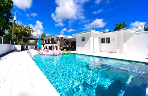 Coral Way Villa | Perfect Getaway: Close to Brickell with Pool & Spa
