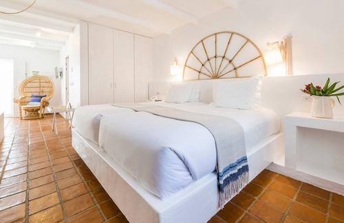 Calicos Hotel | Elegant Octant Vila Monte: 5-Star Retreat with Spa & Pool