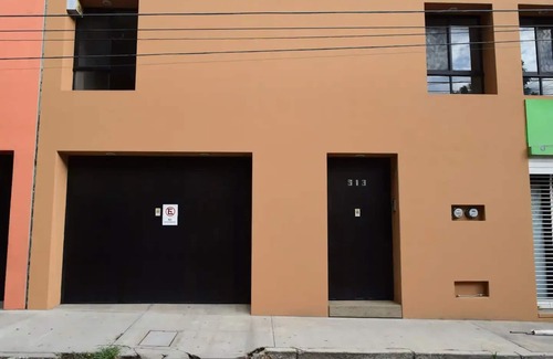 Santa Lucia del Camino House | Pet-Friendly Eighth of Orchids with Parking & Spa Access
