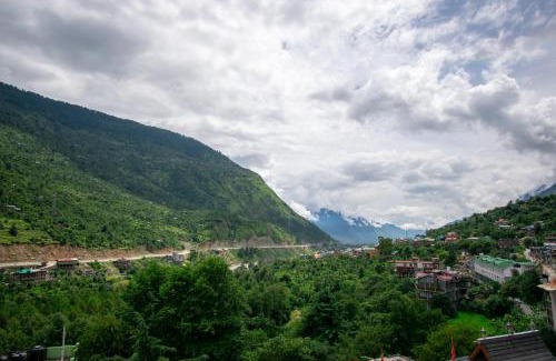 Mohal Hotel | Pet Friendly Octave Himalayan Hamlet with Breakfast Included