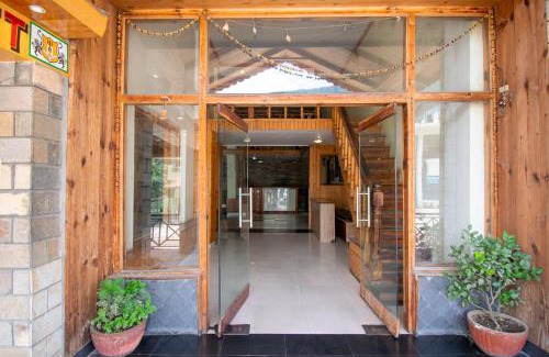 Mohal Hotel | Pet Friendly Octave Himalayan Hamlet with Breakfast Included