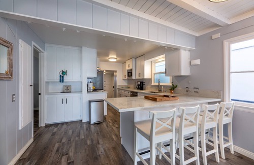 Sunset Beach House | Stunning Beachfront House with Spa and Ocean Views