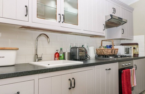 Chalford Cottage | Pet-Friendly October Cottage in Chalford - Guest Rated 10/10