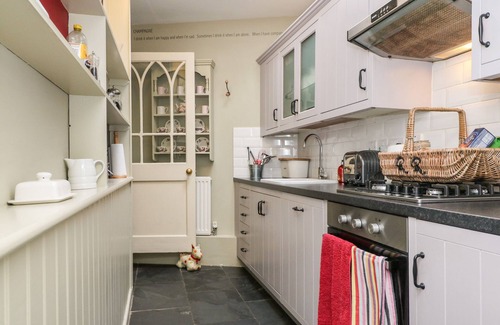 Chalford Cottage | Pet-Friendly October Cottage in Chalford - Guest Rated 10/10