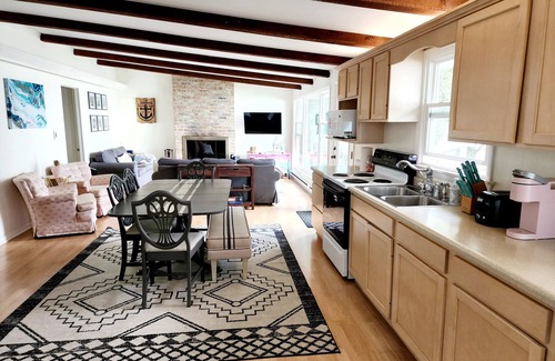Oostburg Cottage | Book Your Summer Escape: Top-Rated Hotel with Ocean Views