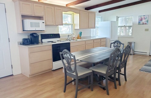 Oostburg Cottage | Book Your Summer Escape: Top-Rated Hotel with Ocean Views