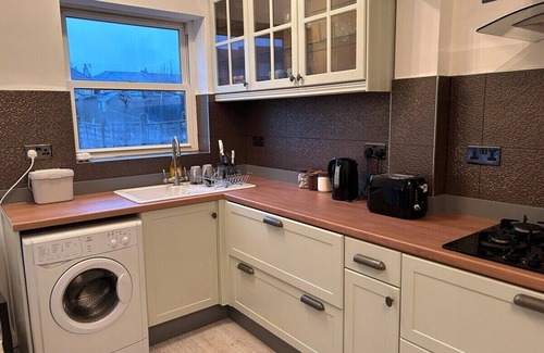 Mangotsfield Apartment | Ideal Long Stay Hotel for Contractors and Families