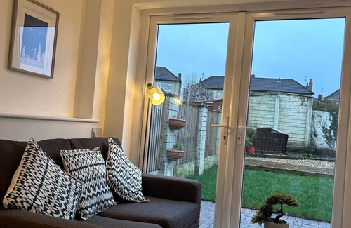 Mangotsfield Apartment | Ideal Long Stay Hotel for Contractors and Families