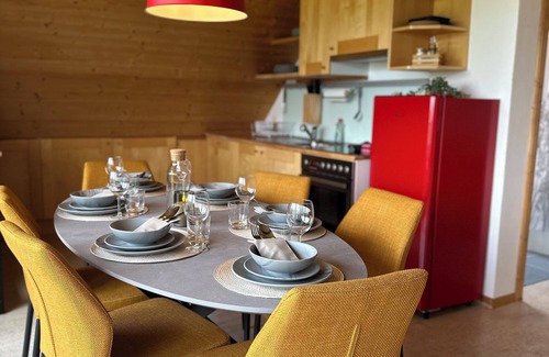 Zwieselberg Apartment | OctoberPanormamablick, NH Spiez, 10 min from Lake Thun