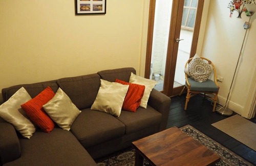 Parkside Cottage | Odeon Cottage - Guest Rated 10/10 with Family-Friendly Amenities