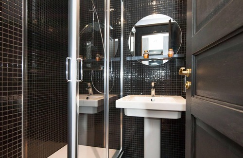 Odeon Apartment | Experience Comfort at Odeon Notre Dame de Paris B
