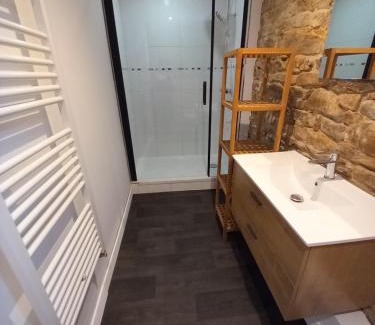 Rosporden House | Inviting Odet: Family Retreat with Spacious Terrace
