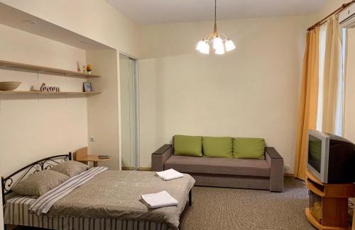 Khreshchatyy Yar Apartment | Cozy Odnokomnatnaya Studio - Guest Rated 9.5/10