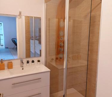 Odos Apartment | Discover Odos Tarbes: Family-Friendly T3 with Terrace