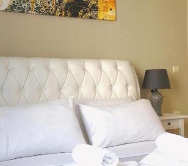 Old Town Apartment | Convenient Odyseia Apts ΙI: Ideal for Families & Pets