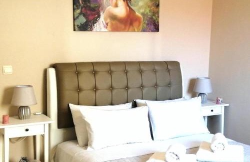 Old Town Apartment | Convenient Odyseia Apts ΙI: Ideal for Families & Pets
