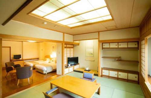 Onneyu Hotel | Experience Oehonke: 4-Star Stay with Hot Tub & Breakfast