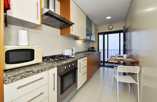 Oeiras Apartment | Relax at Oeiras by the Beach with Oceanfront Spa Retreat