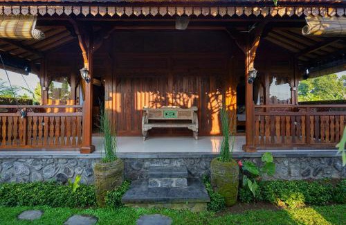 Mambal Villa | Discover Oemah Joglo Bali: Family-Friendly Oasis with Pool