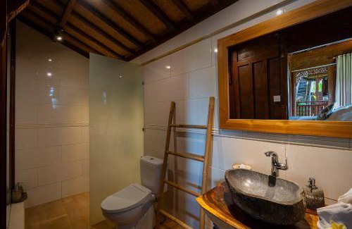 Mambal Villa | Discover Oemah Joglo Bali: Family-Friendly Oasis with Pool