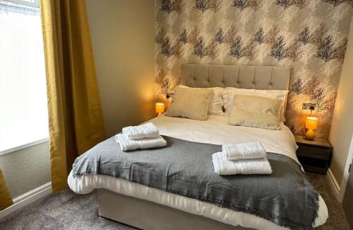 Blackpool Town Center Apartment | Experience O’er The Yard Hideaway - Guest Rated 9.8/10