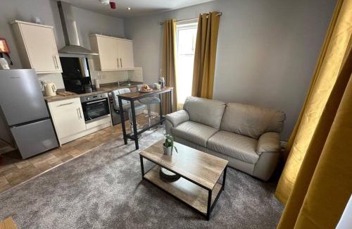 Blackpool Town Center Apartment | Experience O’er The Yard Hideaway - Guest Rated 9.8/10