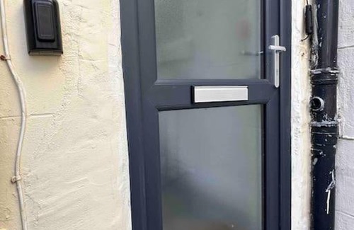 Blackpool Town Center Apartment | Experience O’er The Yard Hideaway - Guest Rated 9.8/10