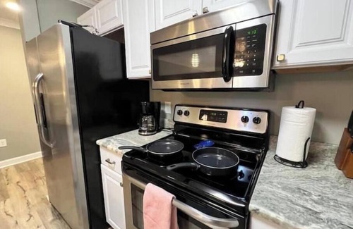 Saint Simons Island House | ♥ of SSI Bungalow 2, Quick walk to beach and food ☼