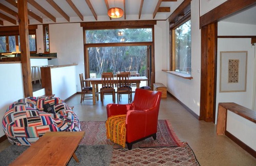 Muston House | Oceanfront Escape at Stone & Wood Guesthouse - Rated 9.3/10