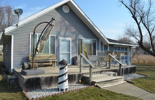 Spirit Lake Villa | Scenic Walleye Cabin on East Lake Okoboji - Guest Rated 9/10