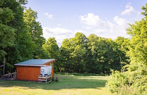 Town of Broome Cabin | Cozy Tiny House with Mountain Views & Spa Amenities