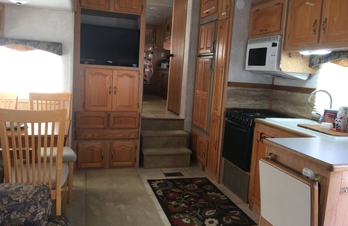 Squaw Valley House | Adventure Awaits at Our Off-Grid RV Retreat - 10/10 Rated