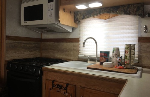 Squaw Valley House | Adventure Awaits at Our Off-Grid RV Retreat - 10/10 Rated