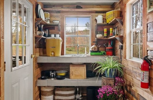 Bovina Center House | Cozy Off Grid Mountain Cabin with Pet-Friendly Amenities