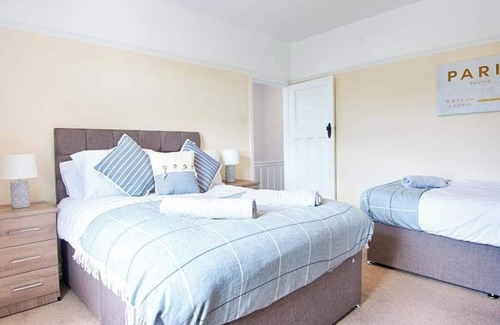 Cockett Apartment | Off Road parking, Garden, TV in Every Room