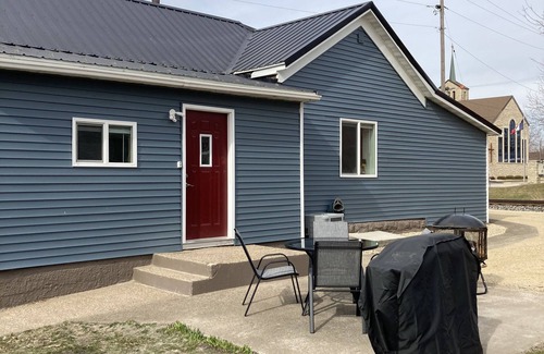 Guttenberg House | Renovated "The Depot" Home with Child-Friendly Amenities