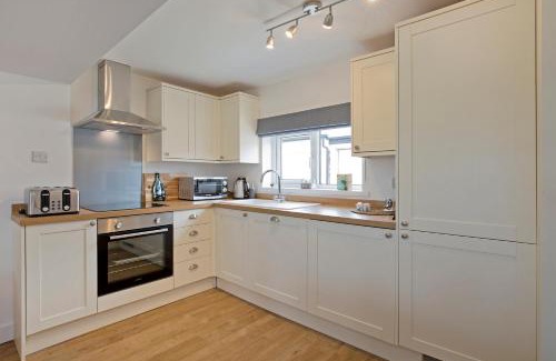 York House | Convenient Hotel with Off-Street Parking & Top Ratings