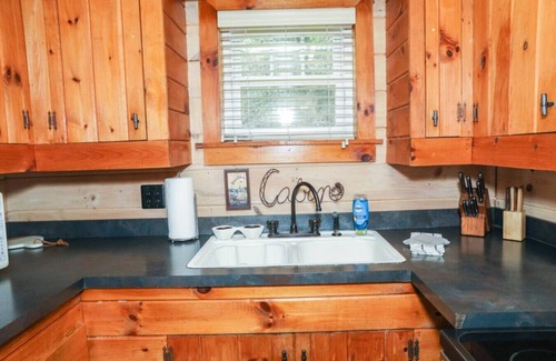 Willis Cabin | Discover the Unique Buffalo Mountain Getaway Experience