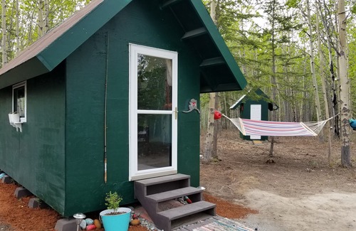 Kenny Lake Cabin | Nature Retreat: Off the Grid Dry Cabin Near Chitina