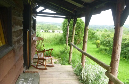 Crymych Cabin | Nature Escape: Pet-Friendly Retreat with Ocean Views