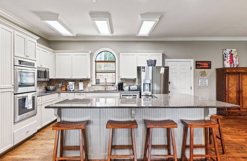 Little Kowaliga House | Pet-Friendly Haven: Off The Hook at Lake Martin Awaits