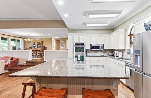 Little Kowaliga House | Pet-Friendly Haven: Off The Hook at Lake Martin Awaits