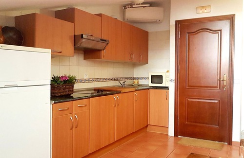 Nohales Apartment | Relaxing Family Getaway at Casa Rural El Sauce Apartment