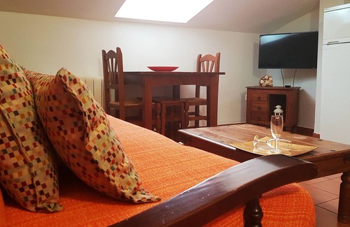 Nohales Apartment | Relaxing Family Getaway at Casa Rural El Sauce Apartment