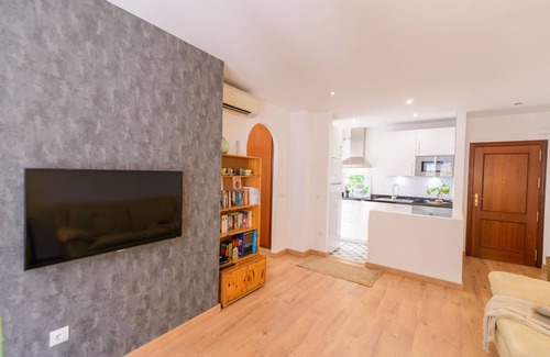 Perchel Sur Apartment | Discover a Cozy Flat in Historic Malaga with Free Parking