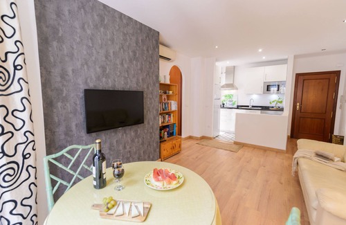 Perchel Sur Apartment | Discover a Cozy Flat in Historic Malaga with Free Parking