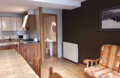 Esterri D'Aneu House | Inviting Gîte: Pet-Friendly Stay with Spa & Family Amenities