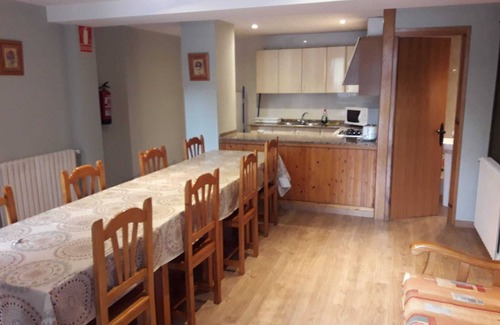 Esterri D'Aneu House | Inviting Gîte: Pet-Friendly Stay with Spa & Family Amenities