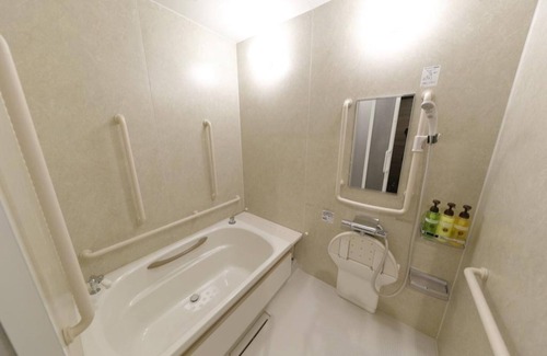 Roppongi Hotel | Cozy Twin Room in Minato-ku, Tokyo with Kitchen Access