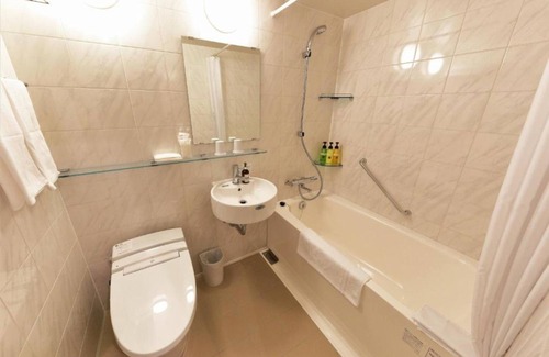 Roppongi Hotel | Cozy Twin Room in Minato-ku, Tokyo with Kitchen Access